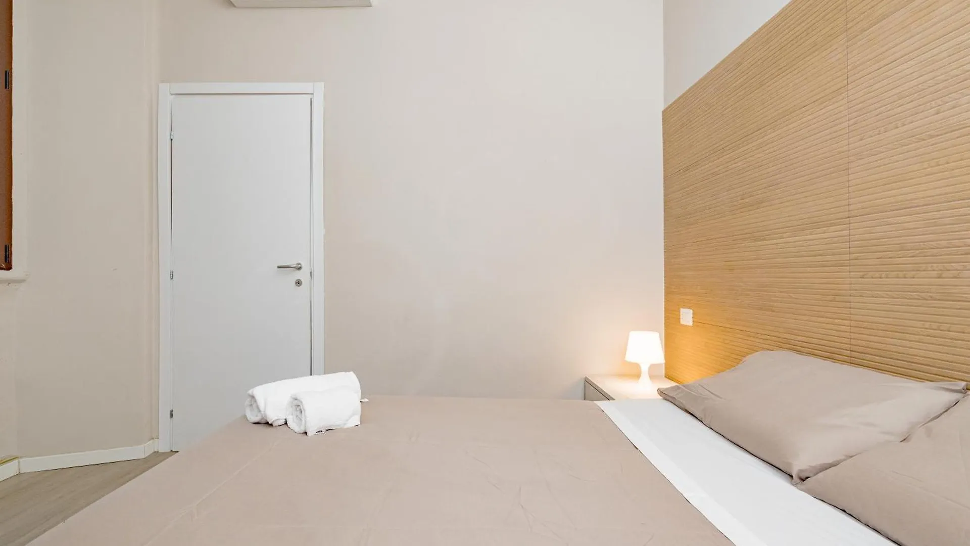 Torre Di Nolo - Milan Metro Station Turro M1 Apartment 0*,  Italy