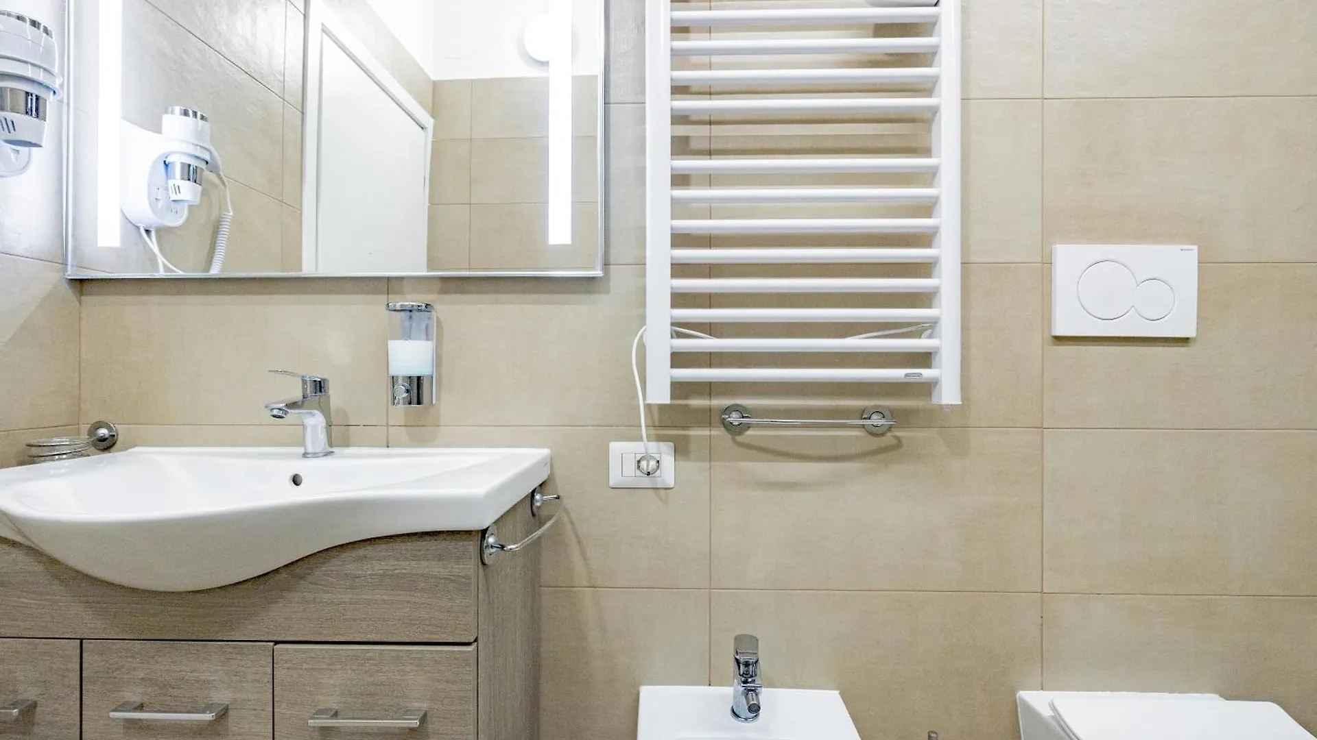 Torre Di Nolo - Milan Metro Station Turro M1 Apartment 0*,